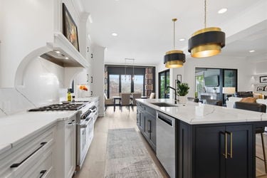 43-web-or-mls-2963 Walworth Ave-43