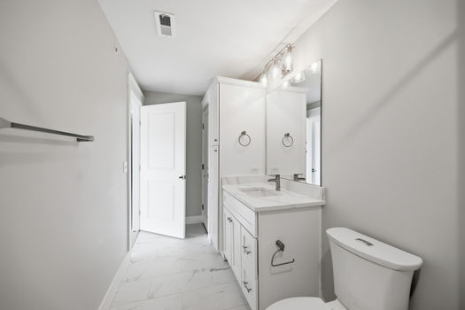 43-web-or-mls-739 Manhattan Blvd 302-43