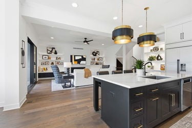 45-web-or-mls-2963 Walworth Ave-45