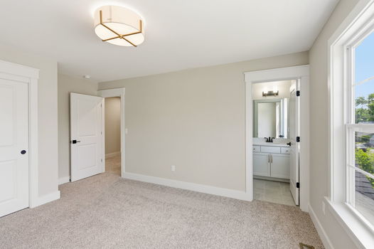 45-web-or-mls-4736 Alpine Ave-45