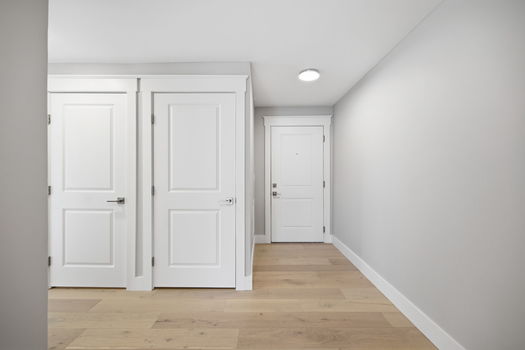 46-web-or-mls-739 Manhattan Blvd 302-46