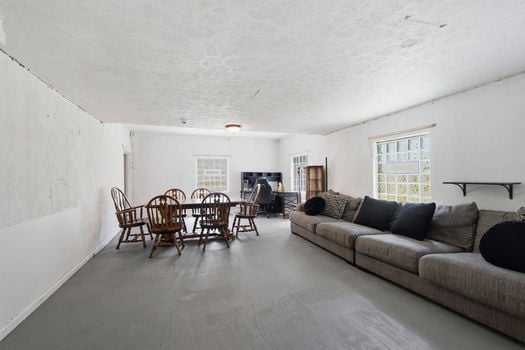 47-web-or-mls-2400 Homestead Pl-47