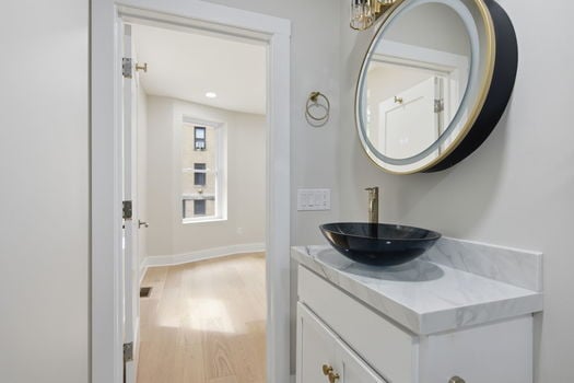 47-web-or-mls-2548 Hackberry St-47
