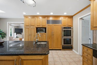 47-web-or-mls-9486 Oakhurst Ct-47