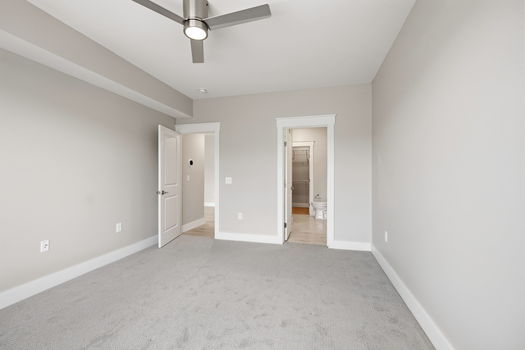 48-web-or-mls-739 Manhattan Blvd 302-48