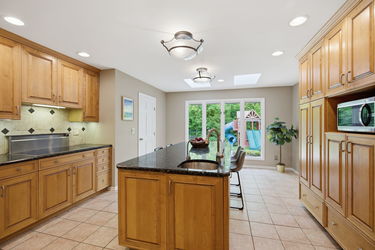 48-web-or-mls-9486 Oakhurst Ct-48