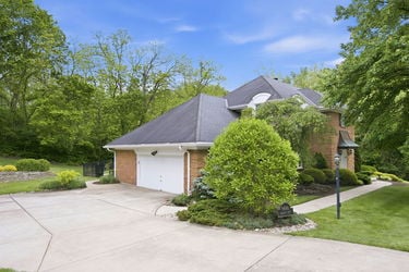 5-web-or-mls-9486 Oakhurst Ct-5