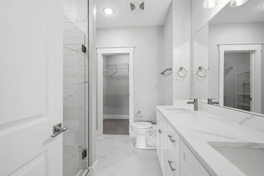 50-web-or-mls-739 Manhattan Blvd 302-50