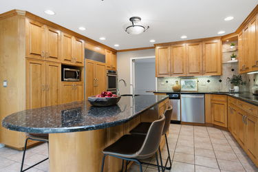 50-web-or-mls-9486 Oakhurst Ct-50