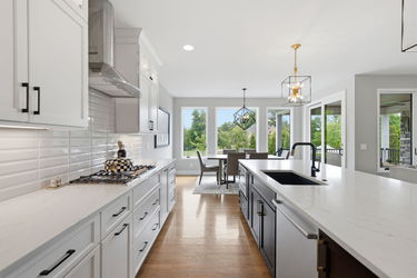 50-web-or-mls-9932 Zig Zag Rd-50
