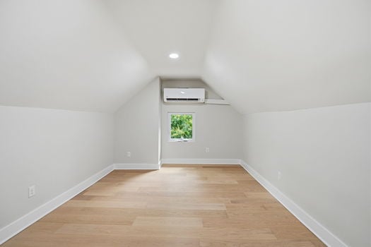 53-web-or-mls-2548 Hackberry St-53