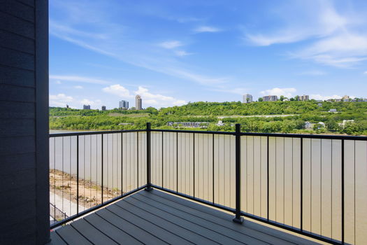 53-web-or-mls-739 Manhattan Blvd 302-53