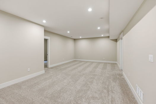 54-web-or-mls-4736 Alpine Ave-54