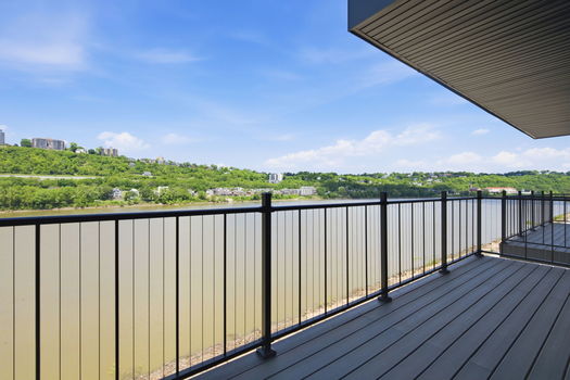 56-web-or-mls-739 Manhattan Blvd 302-56