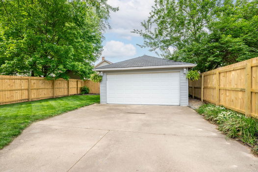 6-web-or-mls-2846 Markbreit Ave Outside-6