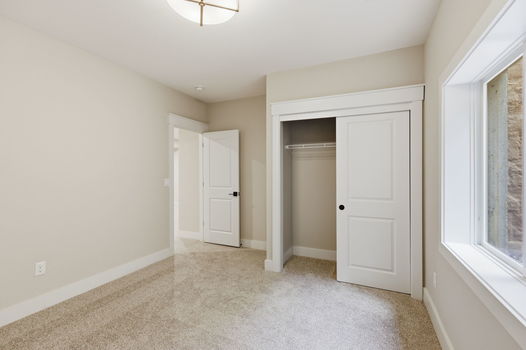 61-web-or-mls-4736 Alpine Ave-61