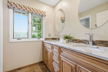 65-web-or-mls-9486 Oakhurst Ct-65