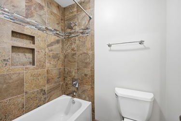 66-web-or-mls-9486 Oakhurst Ct-66