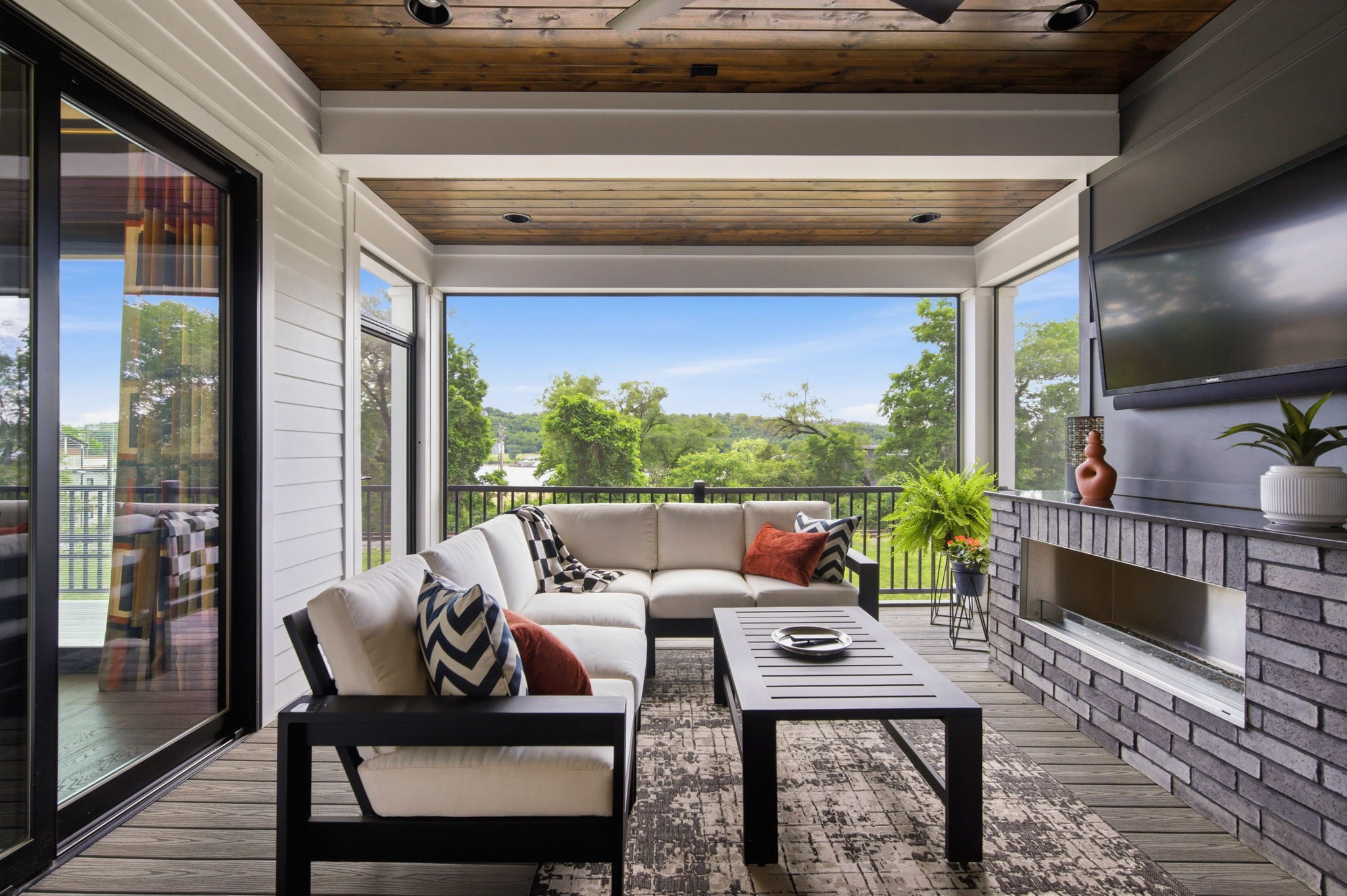 68-web-or-mls-2963 Walworth Ave-68
