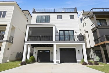 7-web-or-mls-2963 Walworth Ave-7
