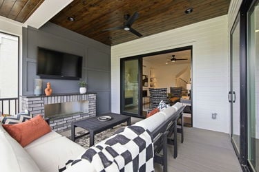 72-web-or-mls-2963 Walworth Ave-72
