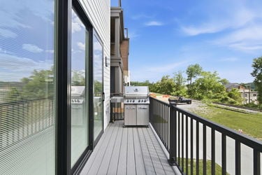 73-web-or-mls-2963 Walworth Ave-73