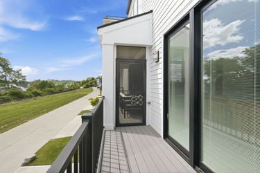 74-web-or-mls-2963 Walworth Ave-74