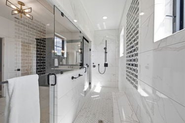 84-web-or-mls-2963 Walworth Ave-84