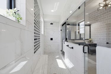 85-web-or-mls-2963 Walworth Ave-85