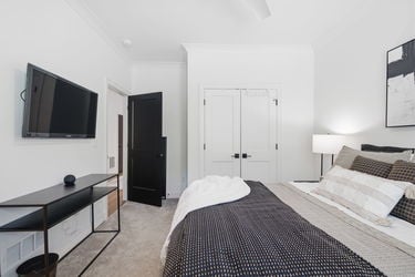 89-web-or-mls-2963 Walworth Ave-89