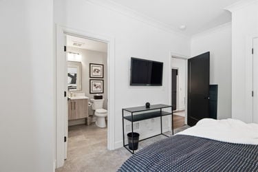 90-web-or-mls-2963 Walworth Ave-90