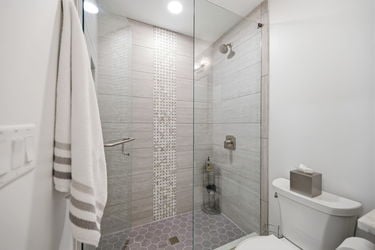 95-web-or-mls-2963 Walworth Ave-95