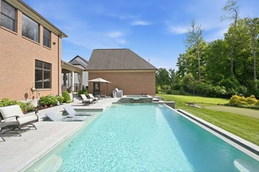 13-web-or-mls-587 Forestledge Dr-13
