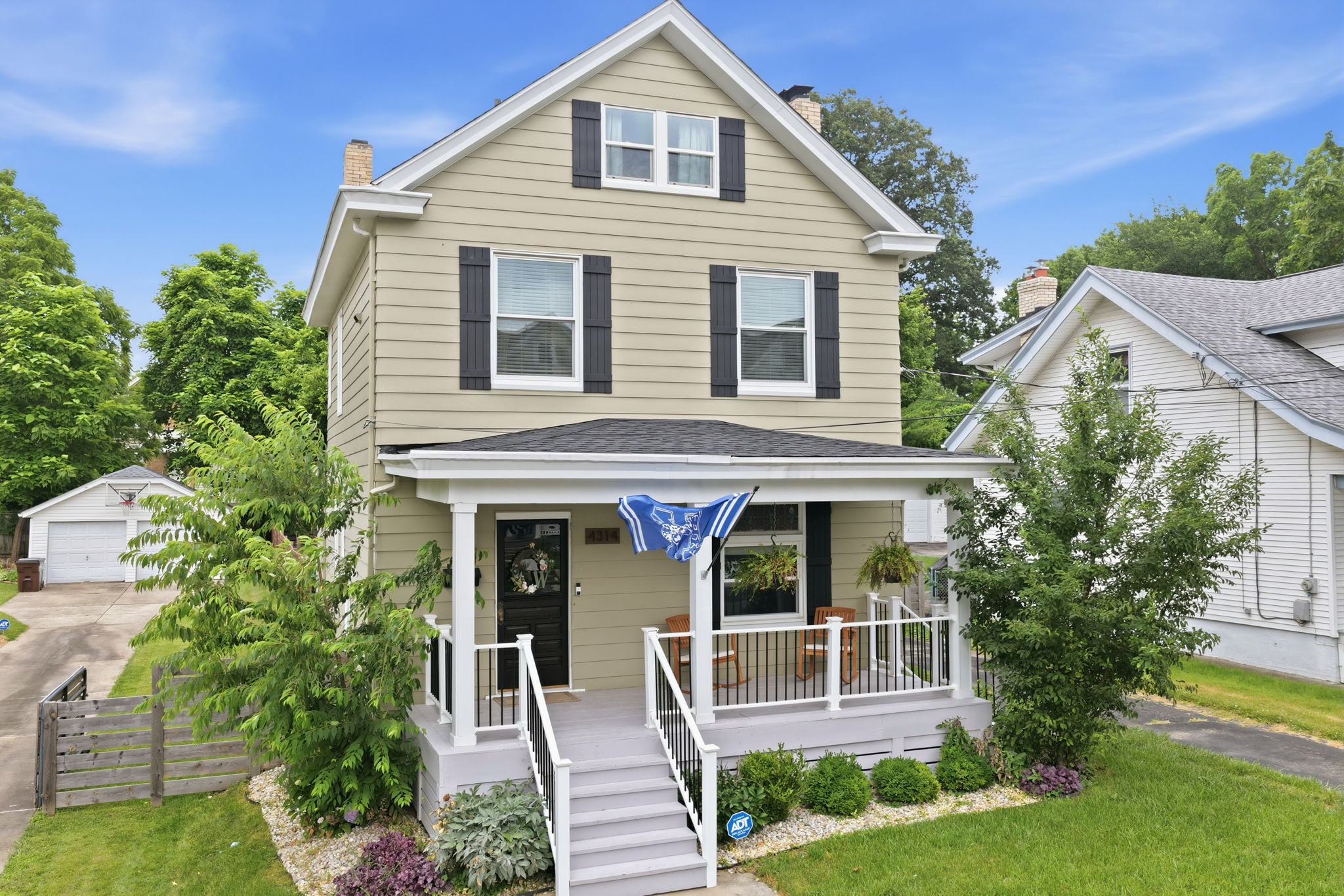 17-web-or-mls-4314 Ivanhoe Ave-17