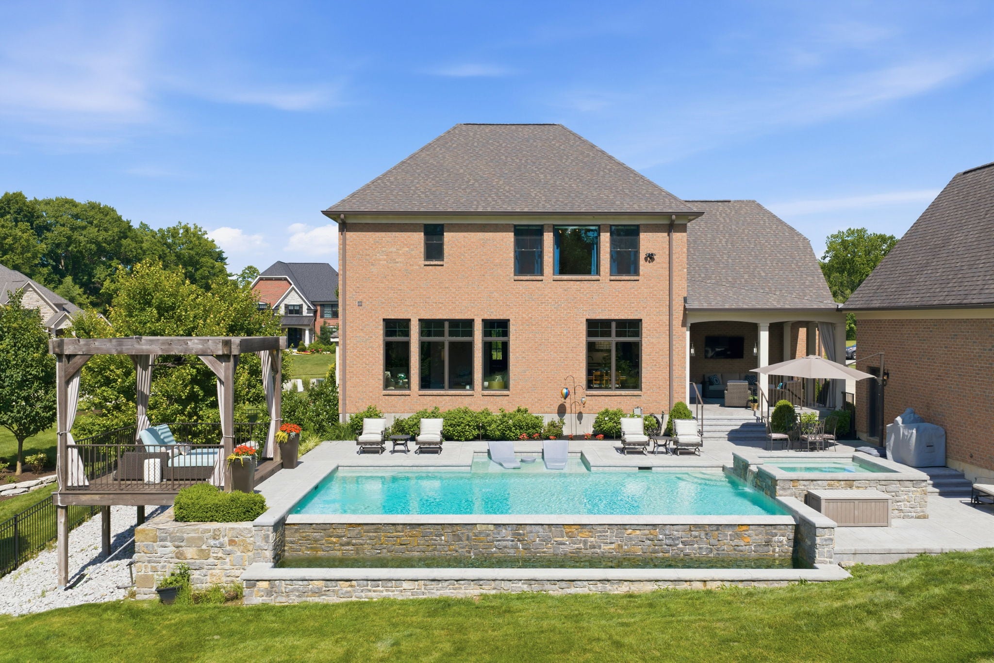 39-web-or-mls-587 Forestledge Dr-39