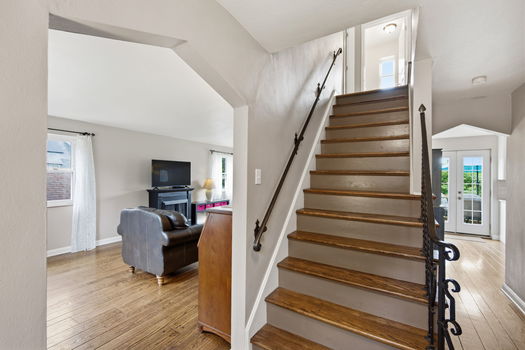 42-web-or-mls-949 Redway Ave-42