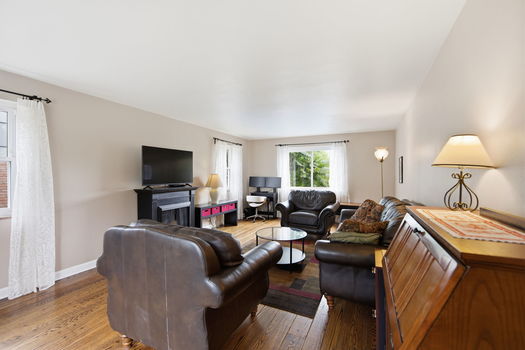 45-web-or-mls-949 Redway Ave-45