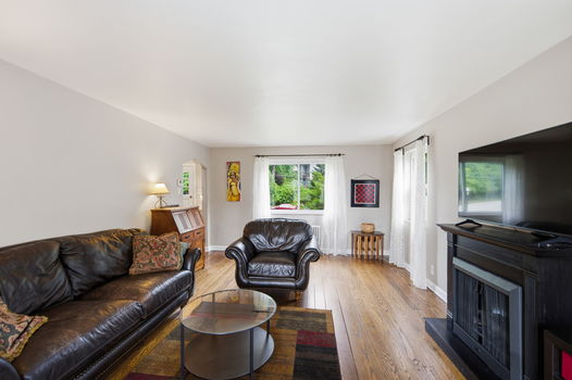 47-web-or-mls-949 Redway Ave-47