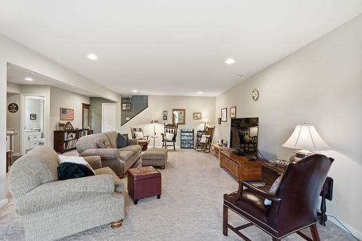 48-web-or-mls-1654 St Annes Ct-50