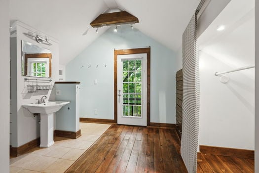 52-web-or-mls-6320 Savannah Ave-52
