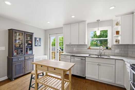 52-web-or-mls-949 Redway Ave-52