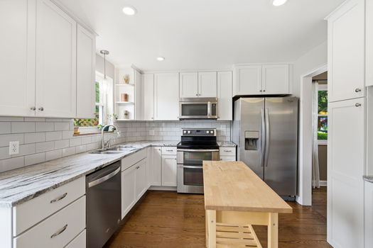 53-web-or-mls-949 Redway Ave-53
