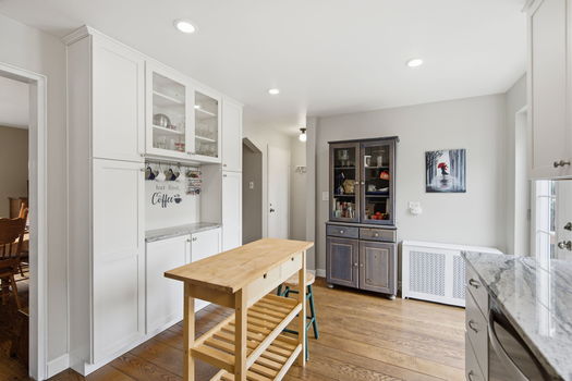 55-web-or-mls-949 Redway Ave-55