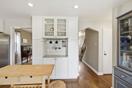 57-web-or-mls-949 Redway Ave-57