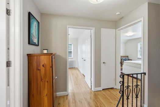 68-web-or-mls-949 Redway Ave-68