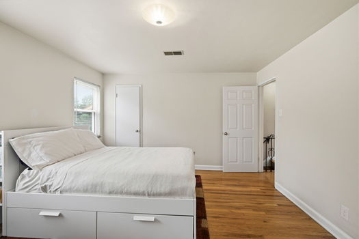 70-web-or-mls-949 Redway Ave-70