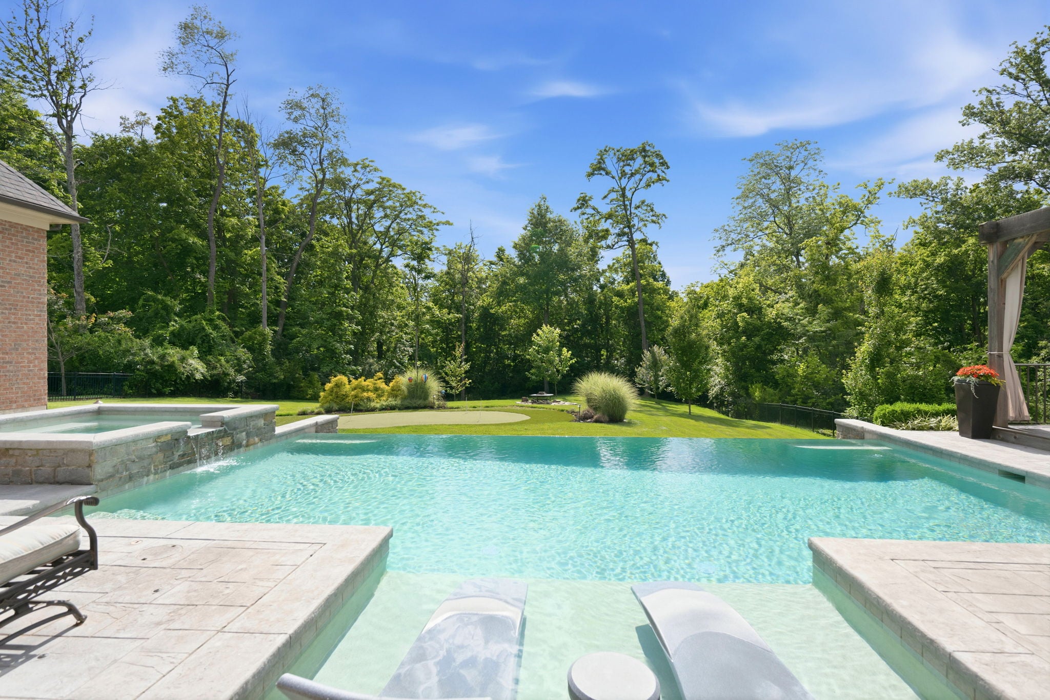 8-web-or-mls-587 Forestledge Dr-8