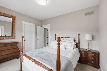 92-web-or-mls-587 Forestledge Dr-92