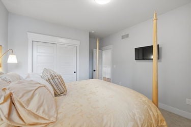 97-web-or-mls-587 Forestledge Dr-97