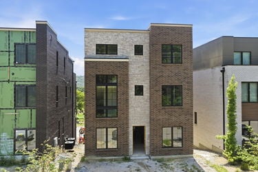 10-web-or-mls-3047 Walworth Ave-10